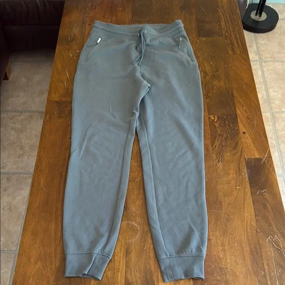 Old Navy Dynamic Fleece Joggers in Charcoal - Picture 1 of 6